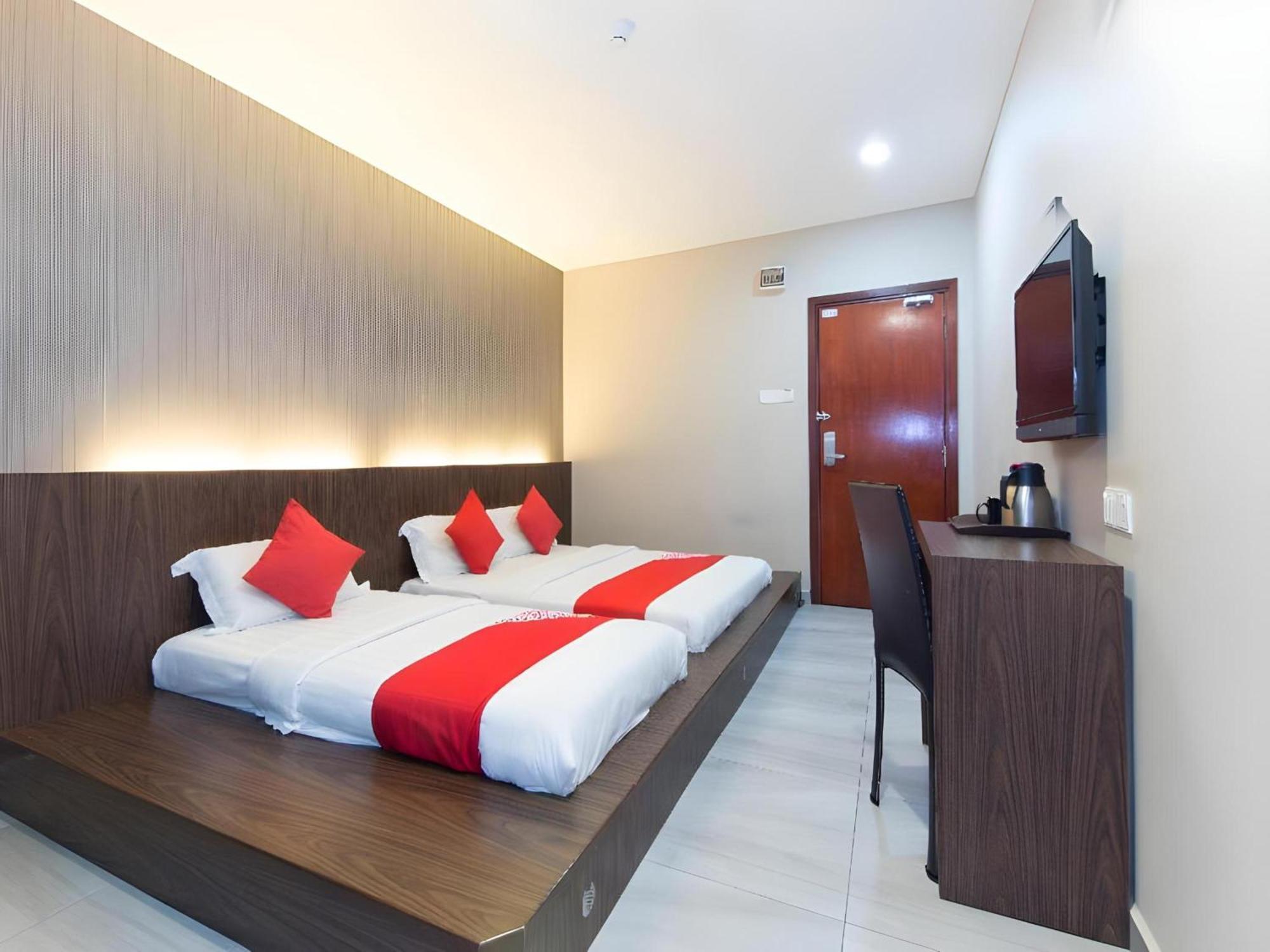Super Oyo 340 Comfort Hotel Kampong Batu Belah Bagian luar foto
