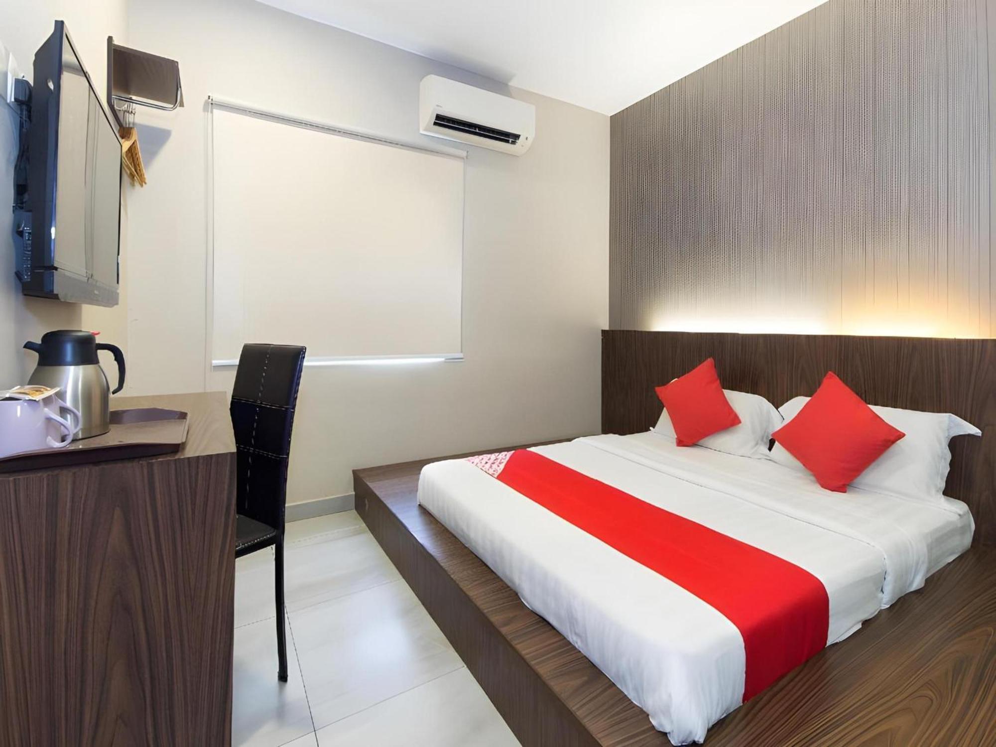 Super Oyo 340 Comfort Hotel Kampong Batu Belah Bagian luar foto
