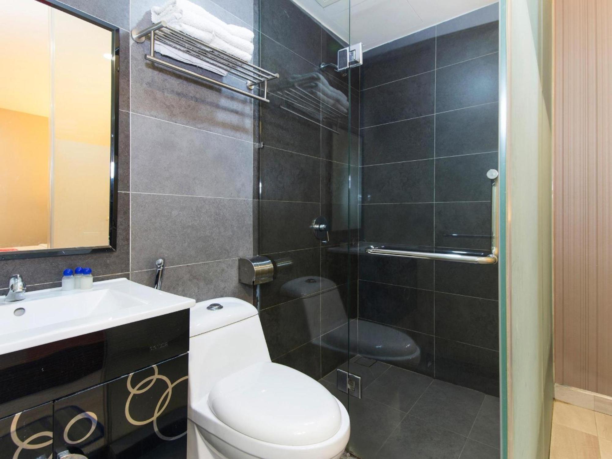 Super Oyo 340 Comfort Hotel Kampong Batu Belah Bagian luar foto