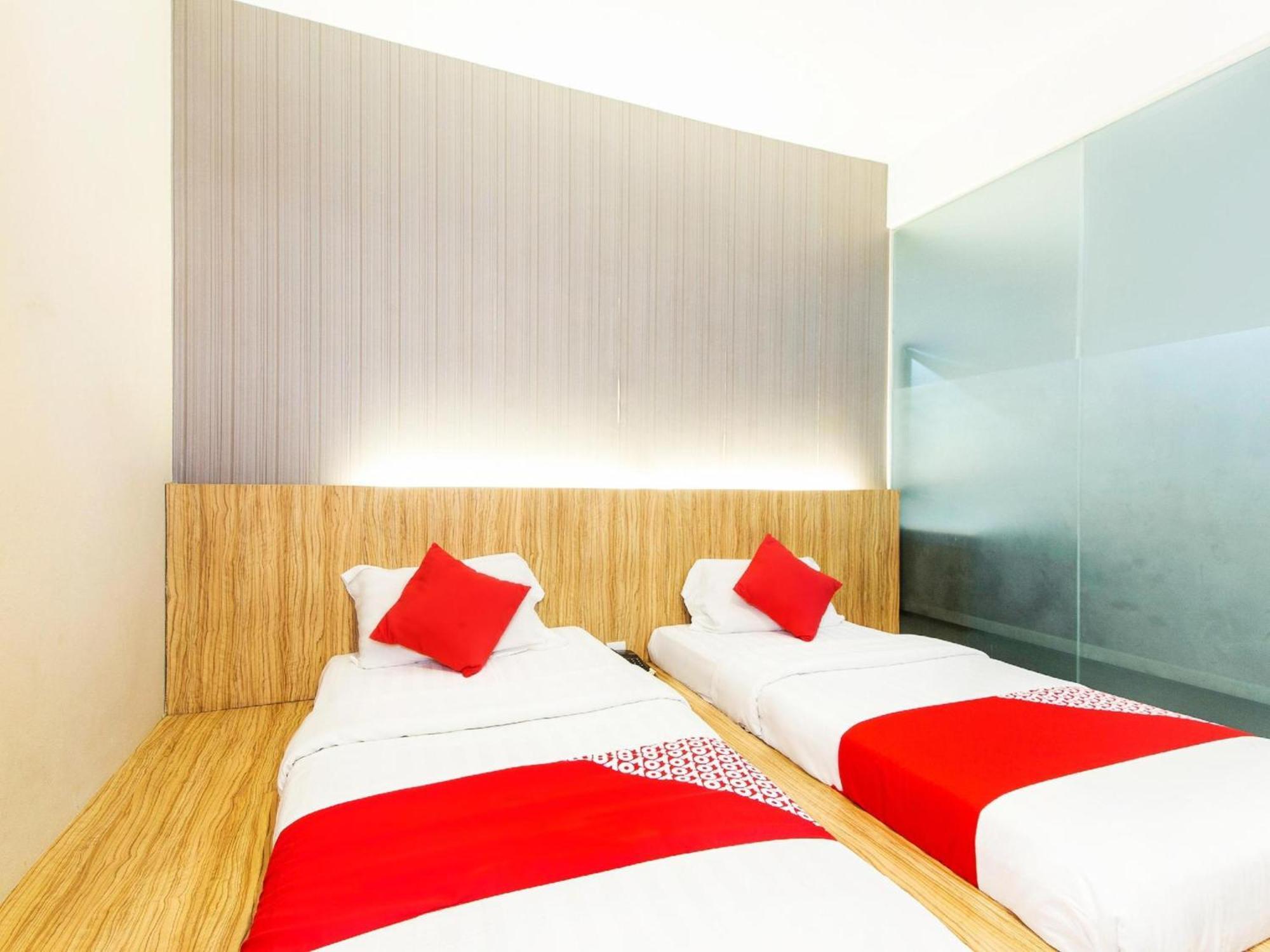 Super Oyo 340 Comfort Hotel Kampong Batu Belah Bagian luar foto
