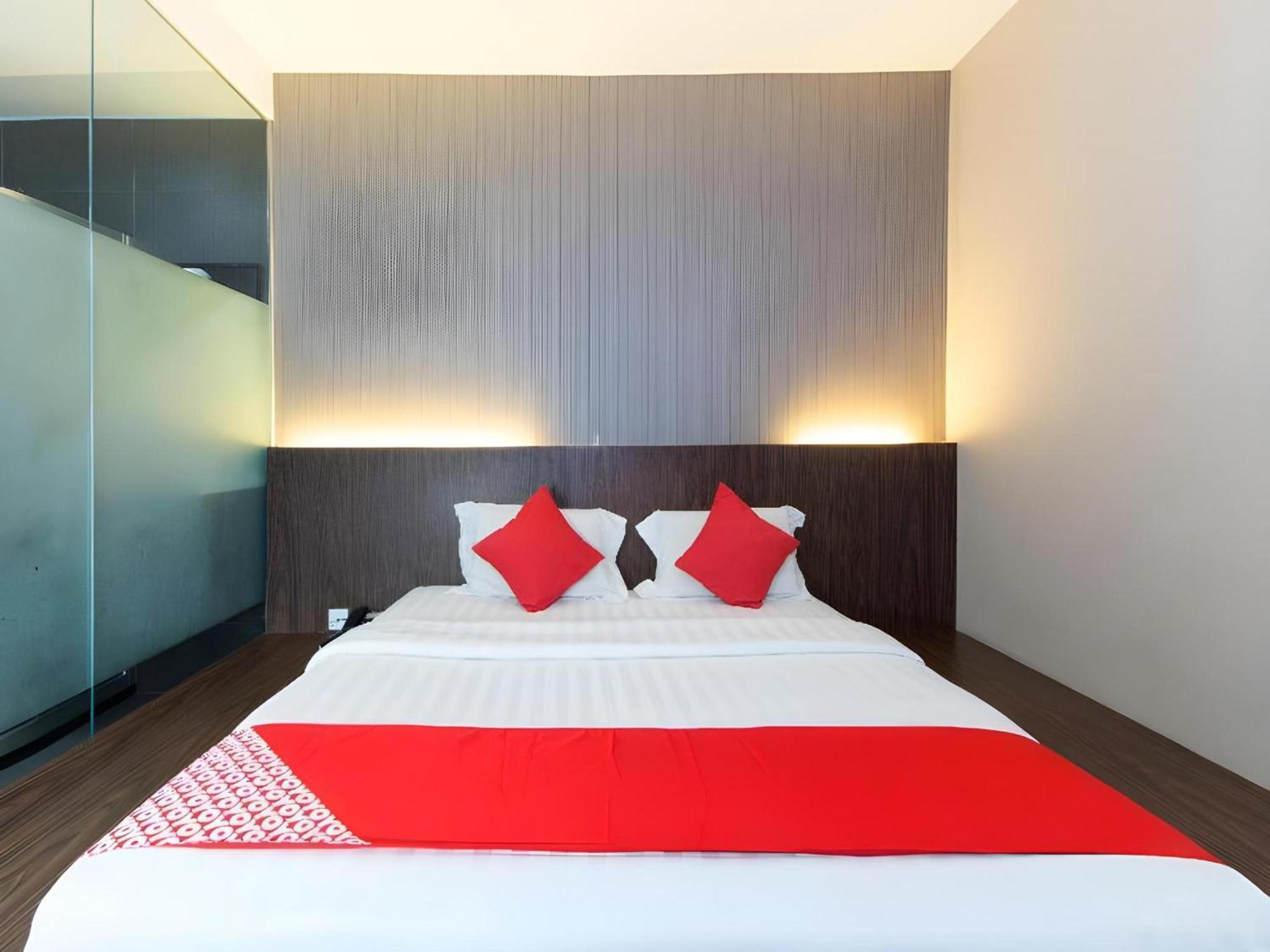 Super Oyo 340 Comfort Hotel Kampong Batu Belah Bagian luar foto