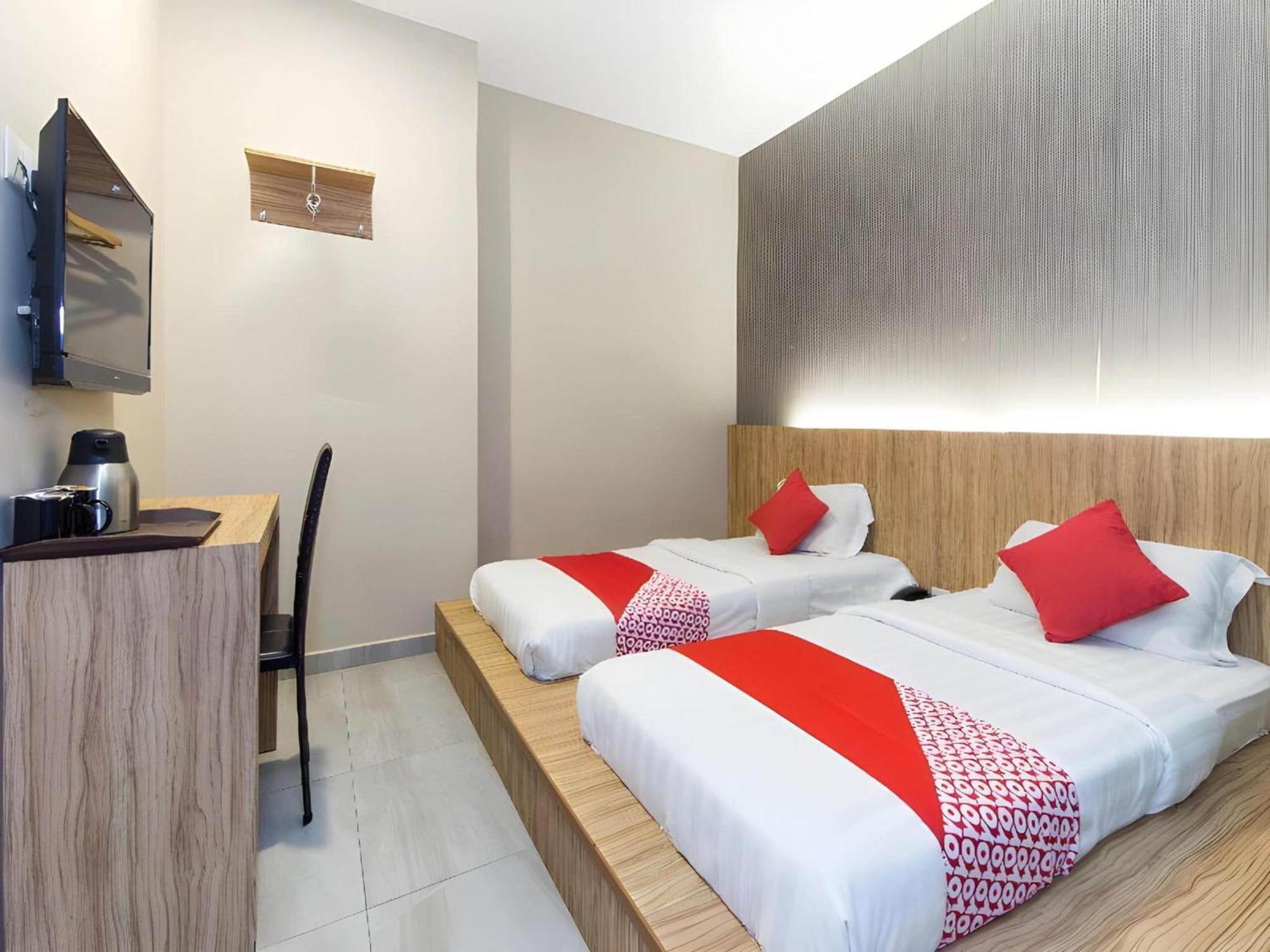 Super Oyo 340 Comfort Hotel Kampong Batu Belah Bagian luar foto