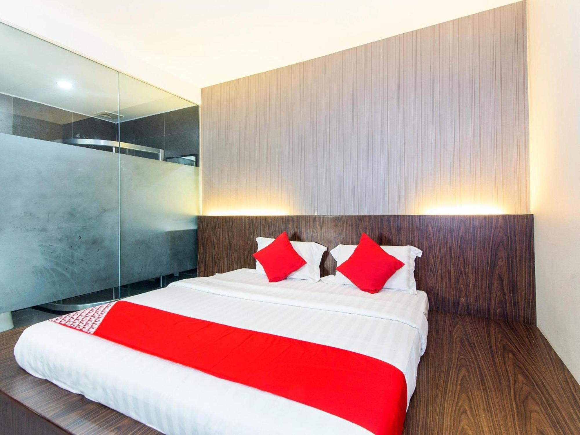 Super Oyo 340 Comfort Hotel Kampong Batu Belah Bagian luar foto